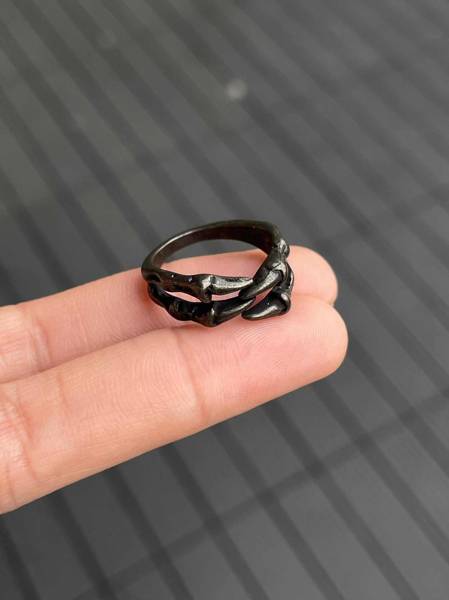 Vulture Grip Adjustable Ring