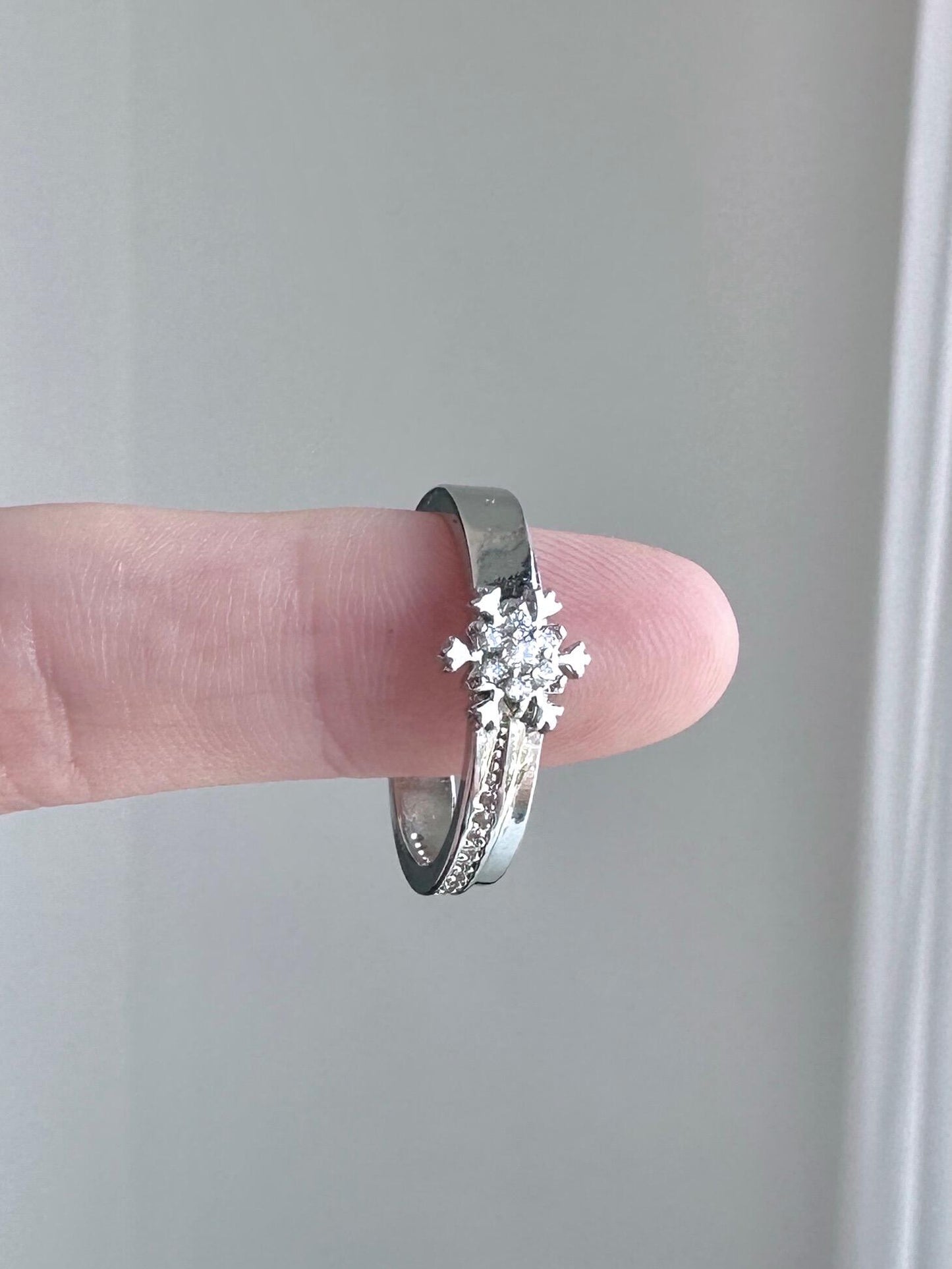 Snowflake Bloom Adjustable Ring