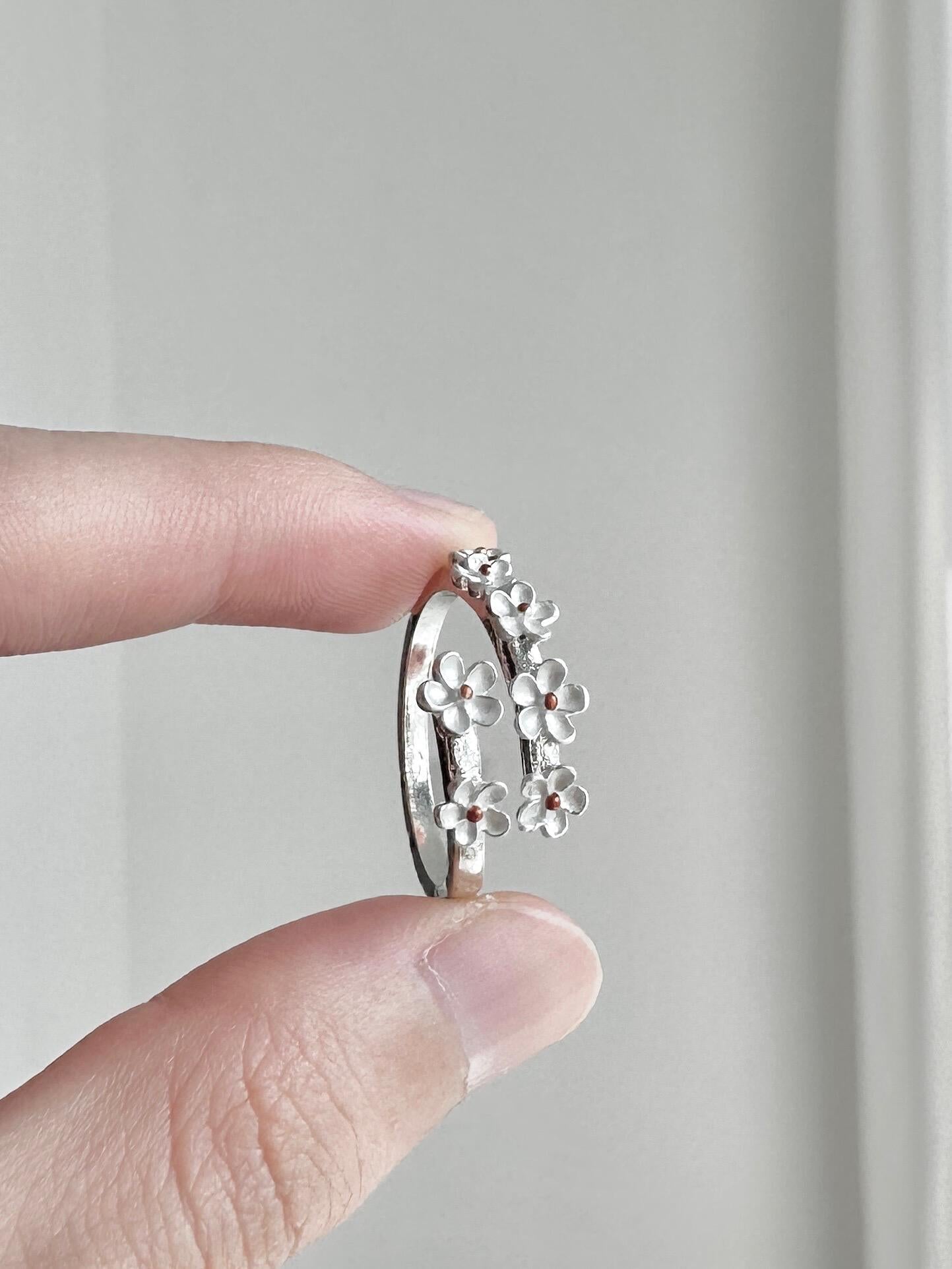 Daisy Daydream Adjustable Ring
