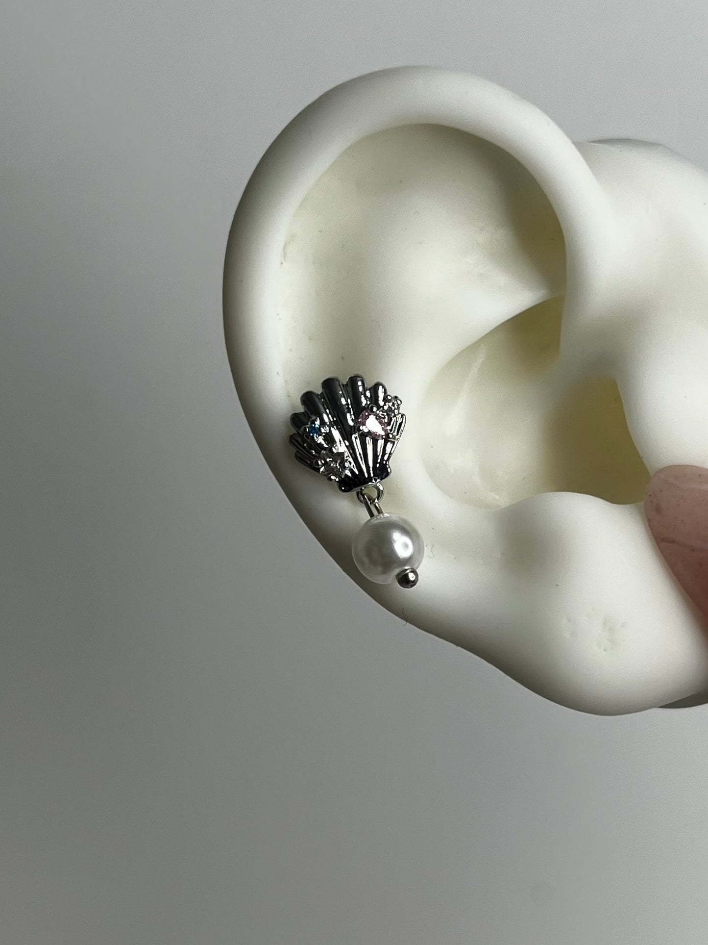 Shell Pearl Helix Earrings