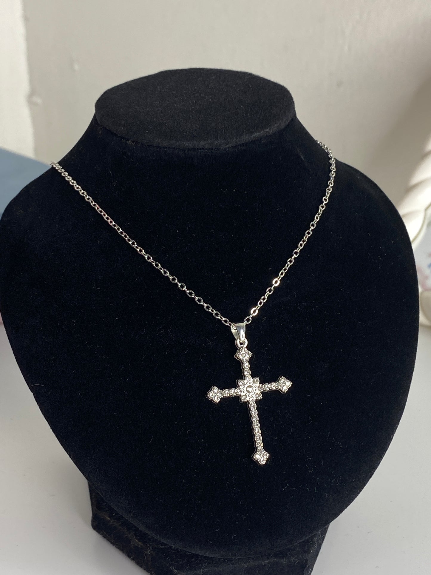 Semplice Cross Necklace