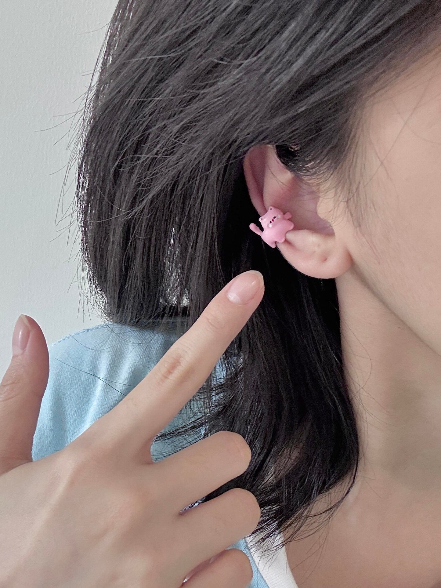 Mochi Cat Conch Earrings