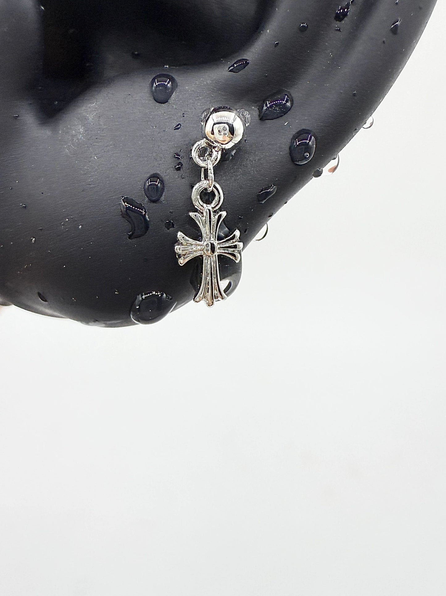 Nocturne Cross Helix earring