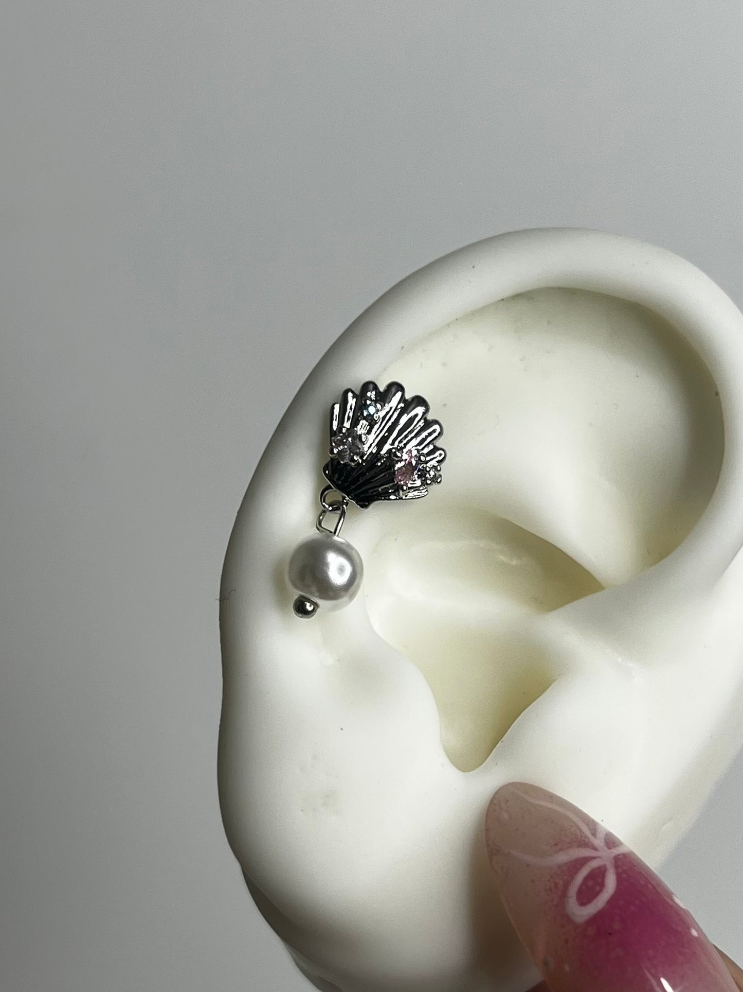 Shell Pearl Helix Earrings