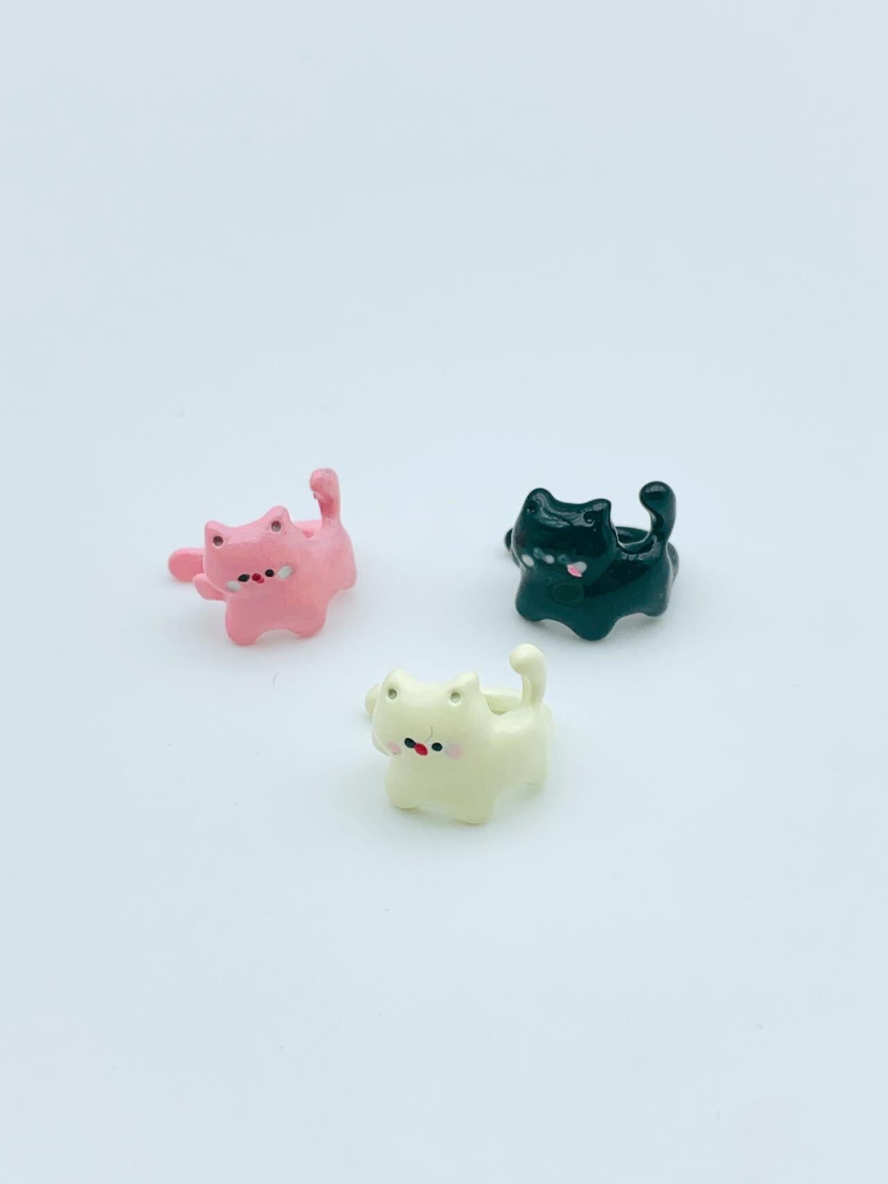 Mochi Cat Conch Earrings