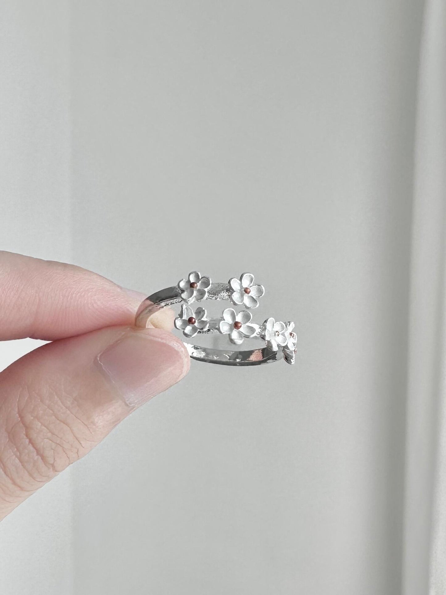 Daisy Daydream Adjustable Ring