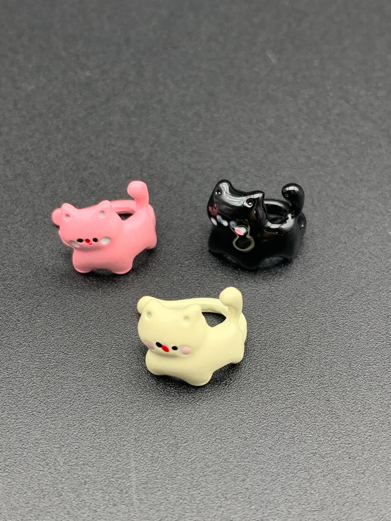 Mochi Cat Conch Earrings