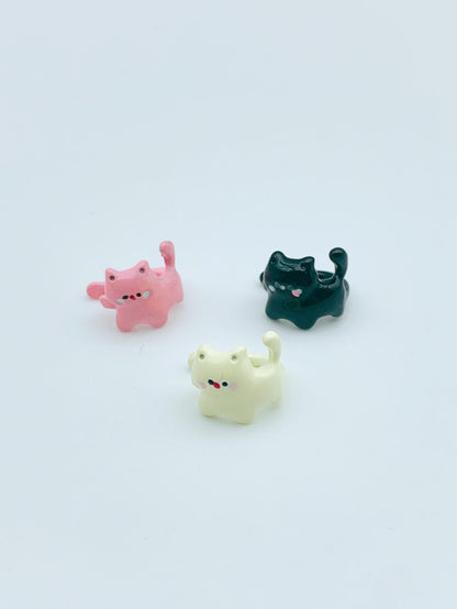 Mochi Cat Conch Earrings