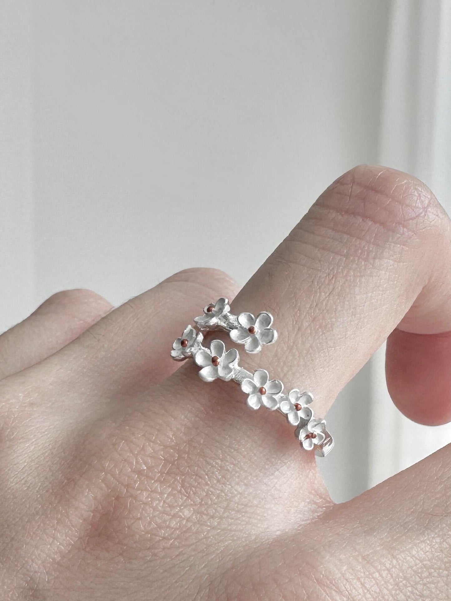 Daisy Daydream Adjustable Ring